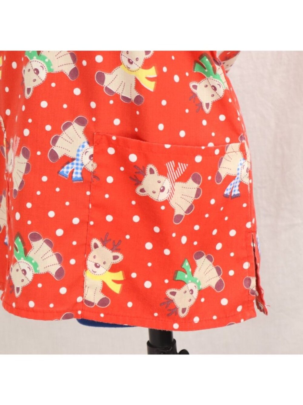 Scrub Top Womens XS Red Polka Dot Christmas Reindeer Medical Uniform Shirt VTG - Picture 2 of 9
